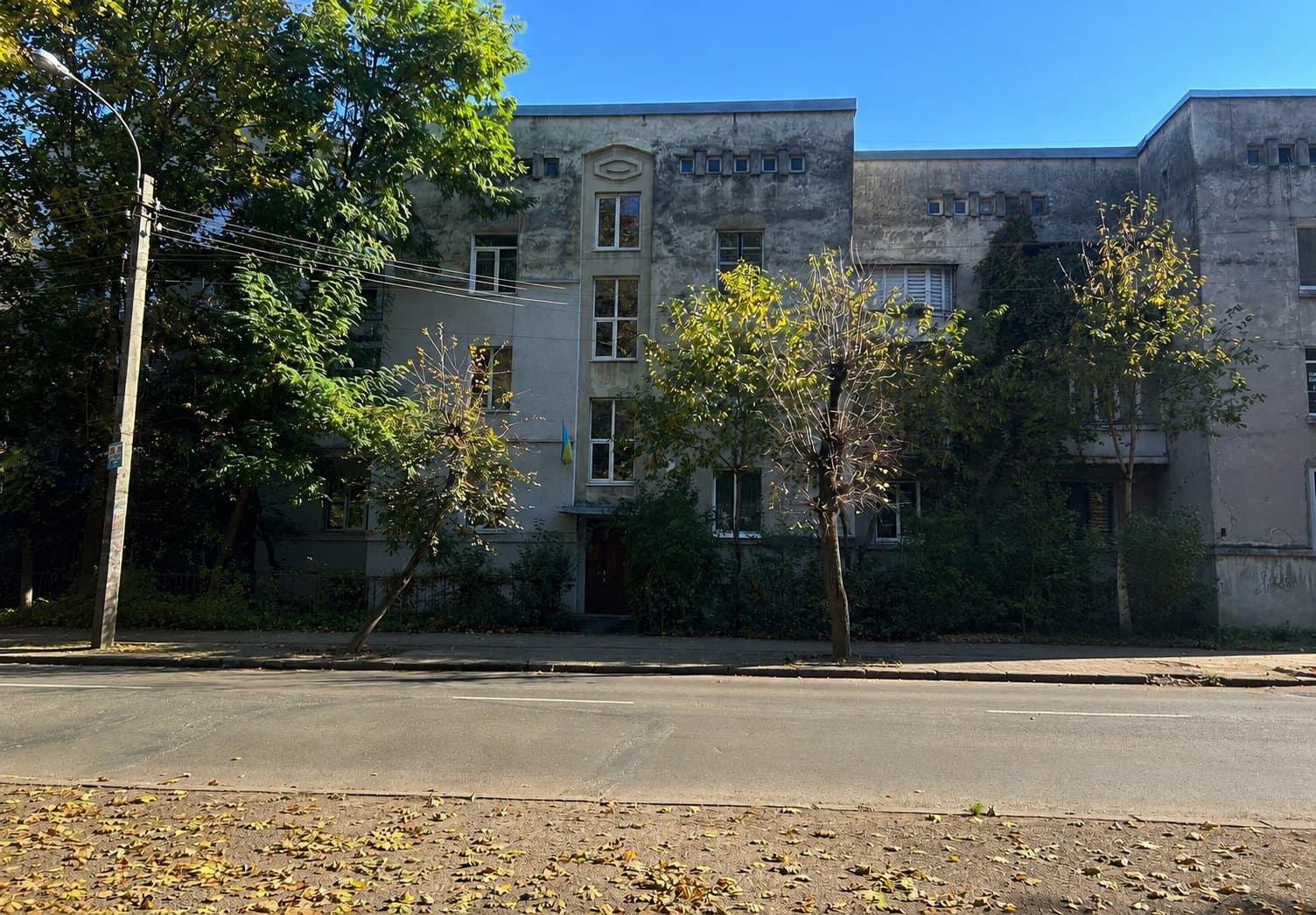 Продається простора 3-кім. квартира в Австрійському будинку біля парку Шевченка